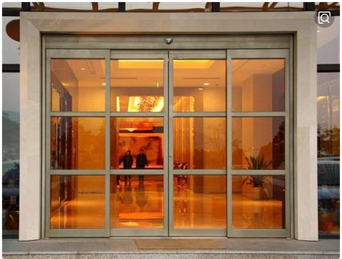 两翼自动带展箱豪华旋转门