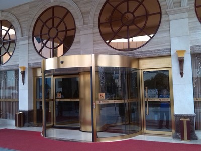 旋转门首选广东坚锋JFMY，覆盖华南所有城市售后服务无忧