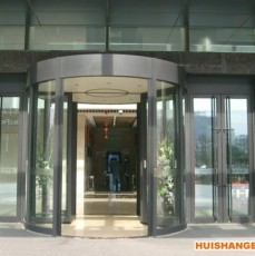 青岛凯之峰自动门技术 豪华旋转门的卓越之道